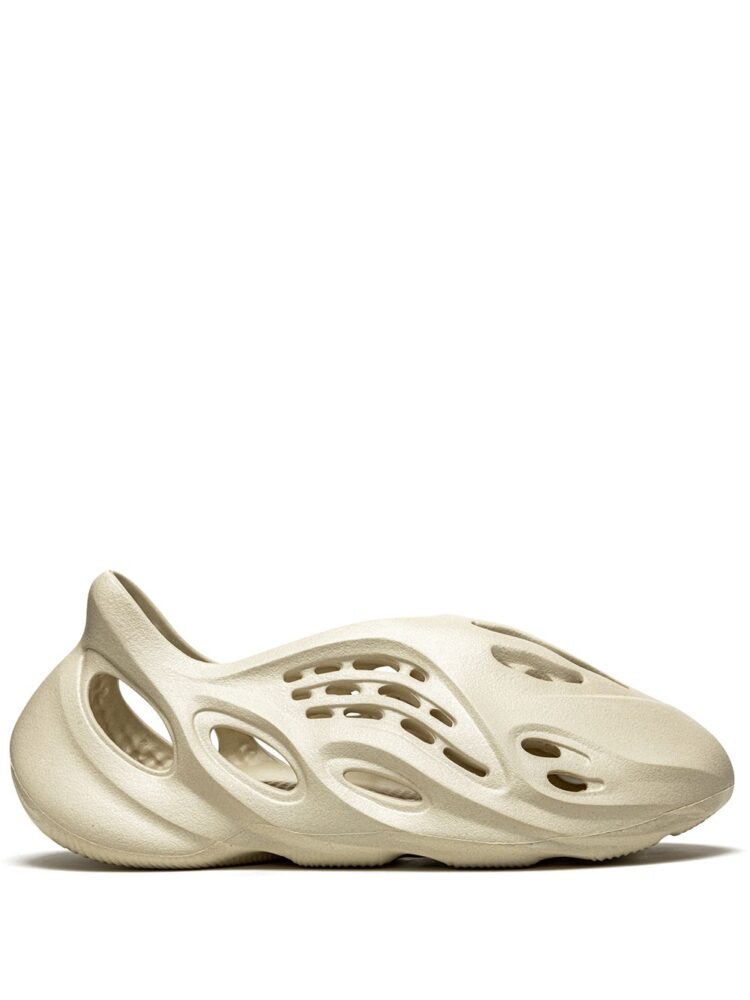 Adidas Yeezy Foam RNNR Sand - Image 2