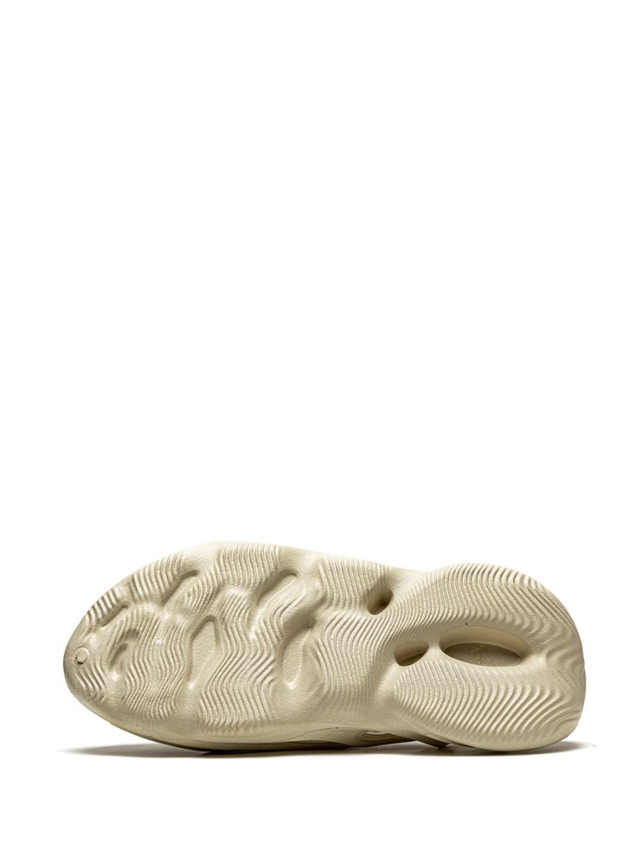 Adidas Yeezy Foam RNNR Sand - Image 4