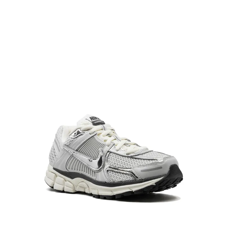 Nike Zoom Vomero 5 Photon Dust Metallic Silver - Image 2