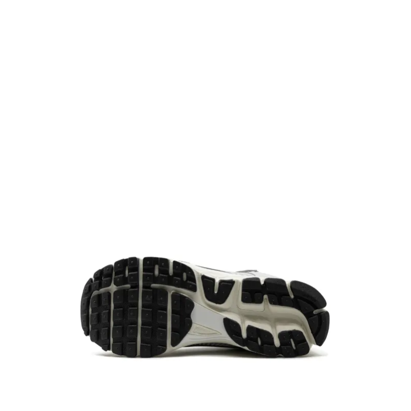Nike Zoom Vomero 5 Photon Dust Metallic Silver - Image 5