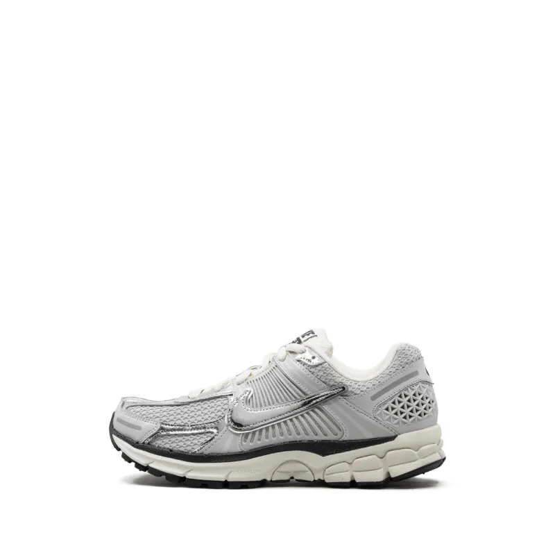 Nike Zoom Vomero 5 Photon Dust Metallic Silver - Image 3